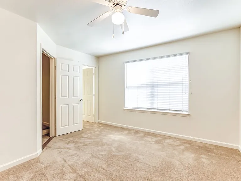 Gateway Village - Military Housing — Photo 7