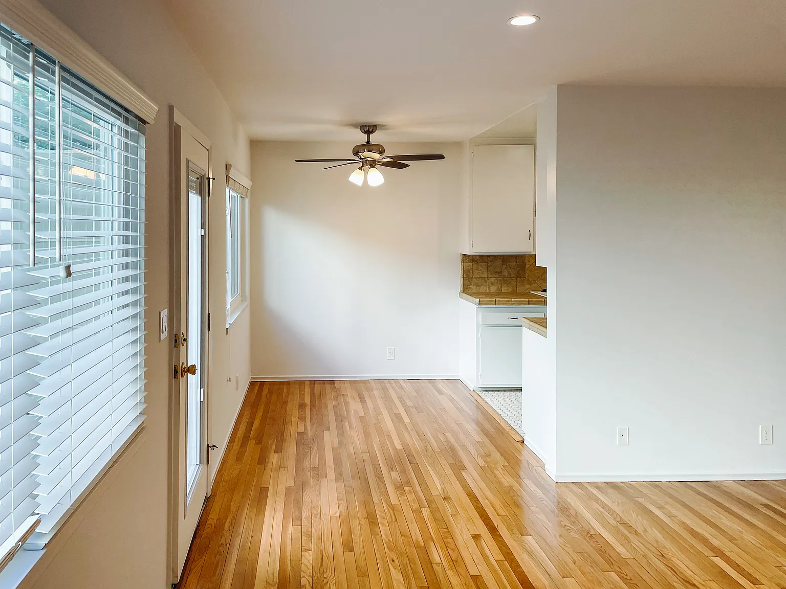 2 bed, 800 sqft, $3,050 — Photo 3
