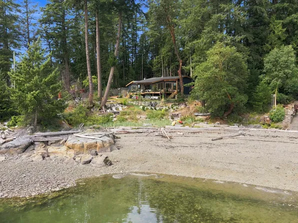 9219 Hydaway Rd, Sunshine Coast, BC V7Z 1B4
