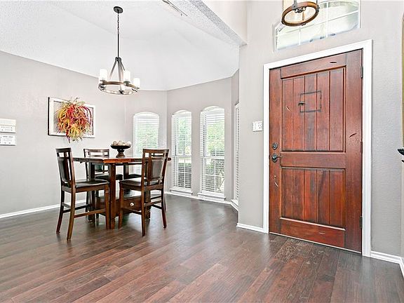 5th image of 1306 Old Knoll Dr