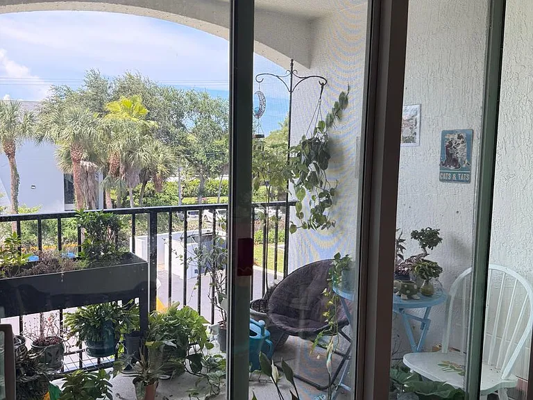 317 Villa Cir #317 — Photo 6