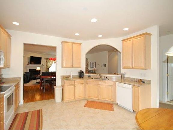 Granite/Tile/Open Concept