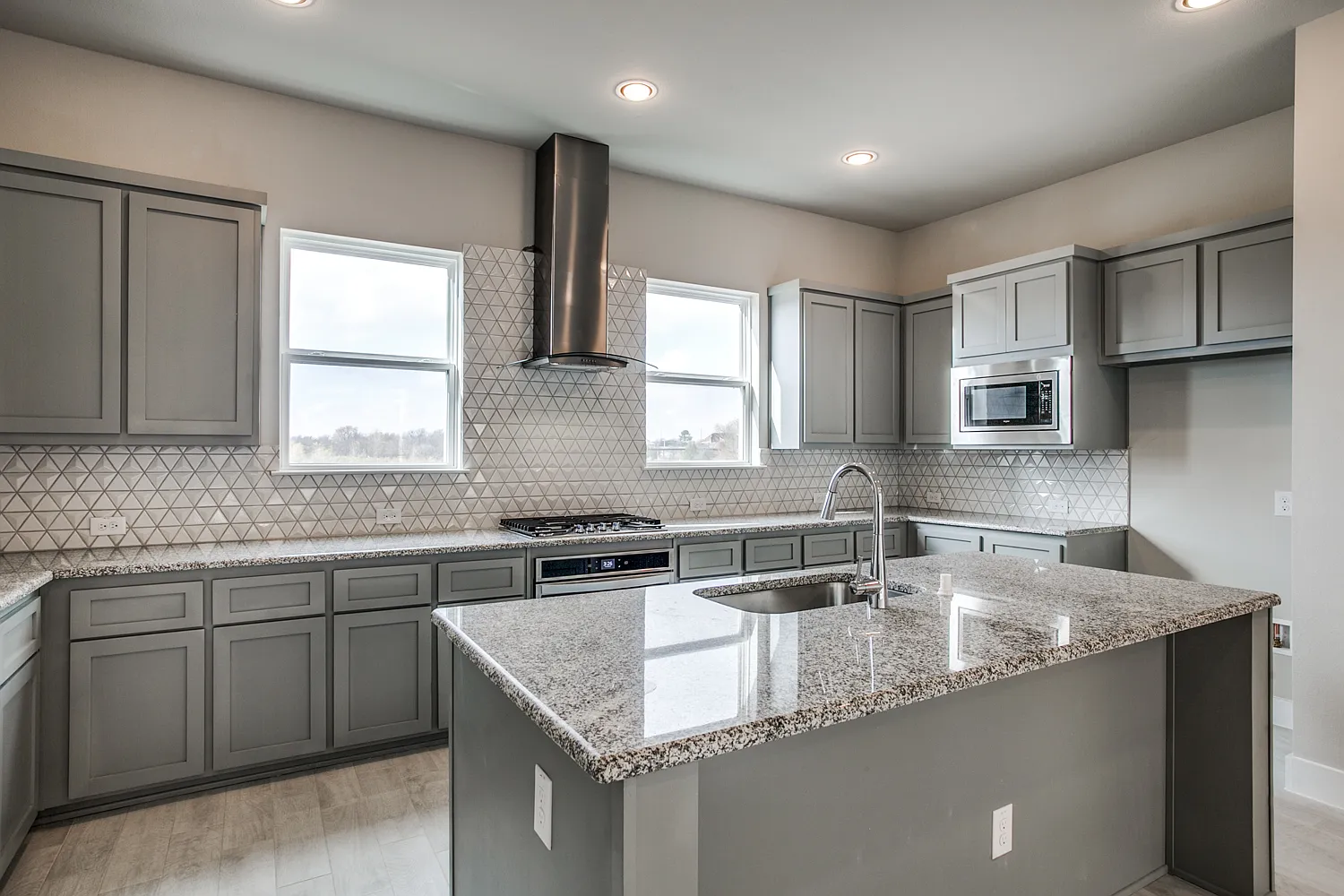 2468 Carmelita St — Photo 4