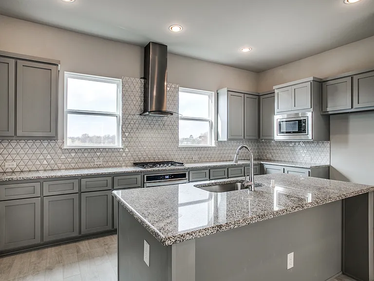 2468 Carmelita St — Photo 4
