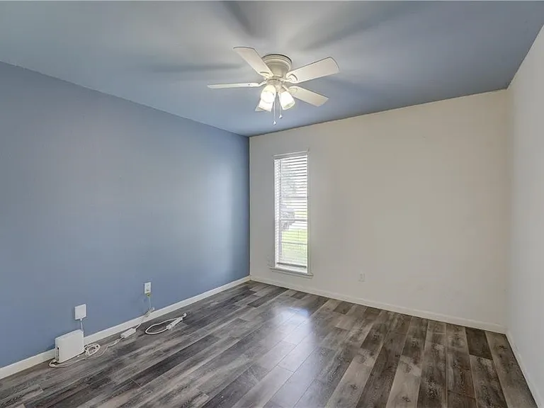 2310 Vialoux Dr — Photo 15