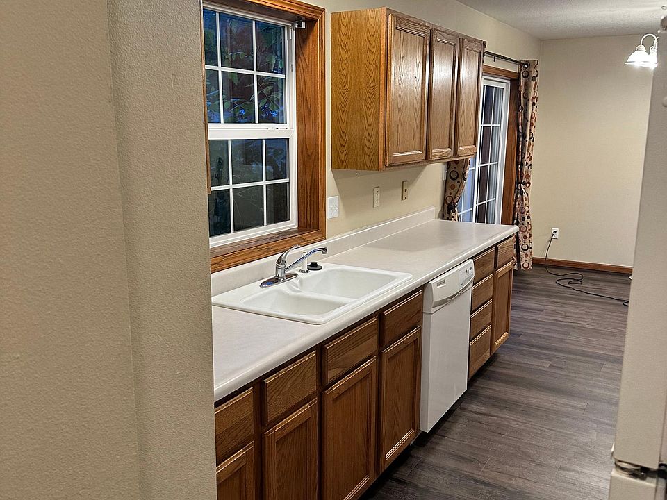2nd image of 913 Higby Dr