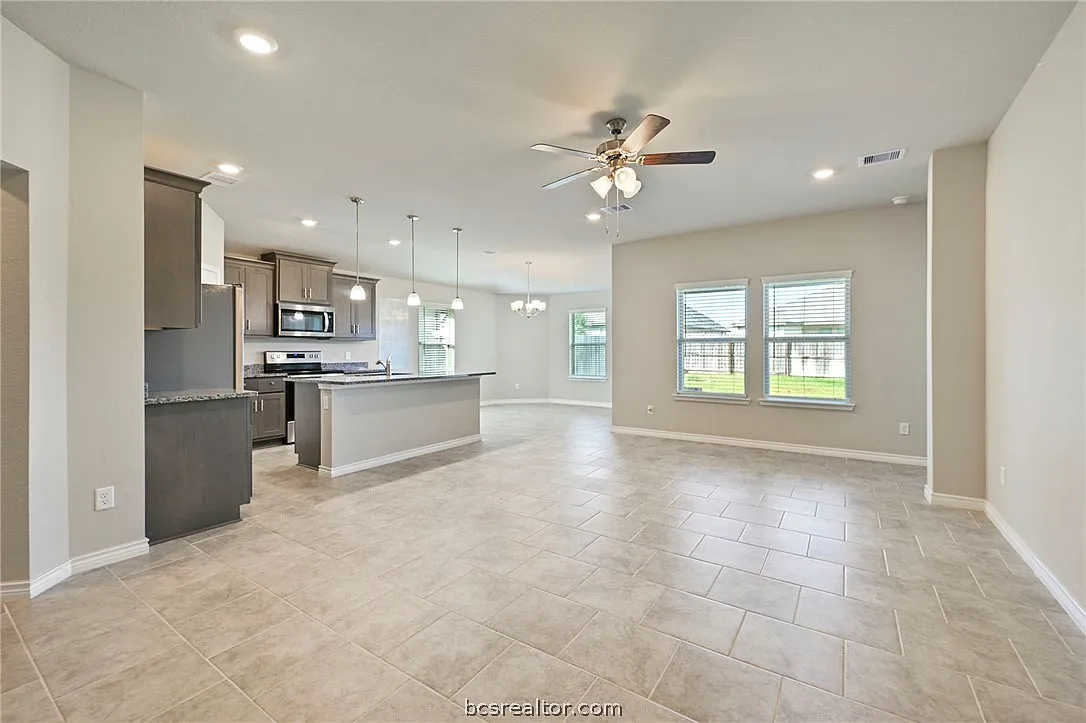 3 bed, 1531 sqft, $2,200 — Photo 2