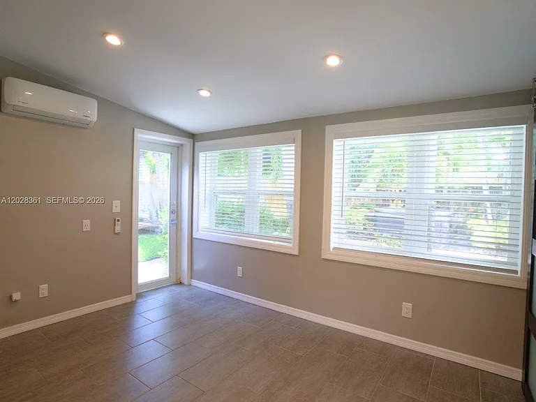 1701 NE 16th Ave — Photo 17