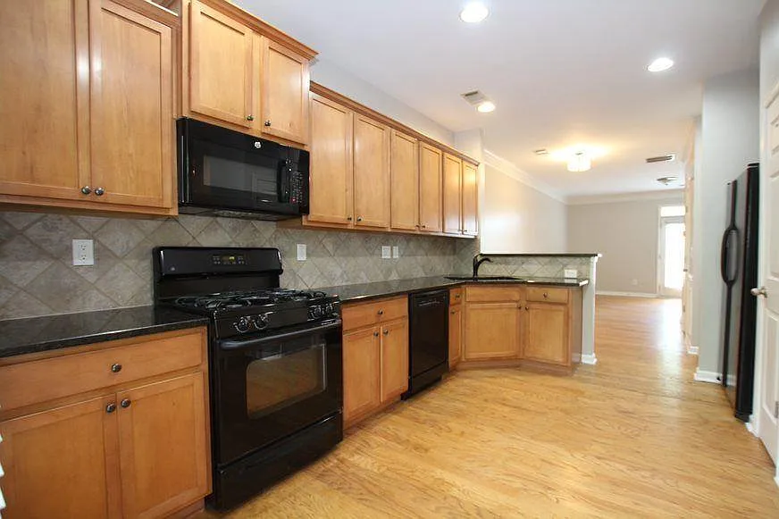 2 bed, 2.5 bath, 1492 sqft, $2,800 — Photo 3