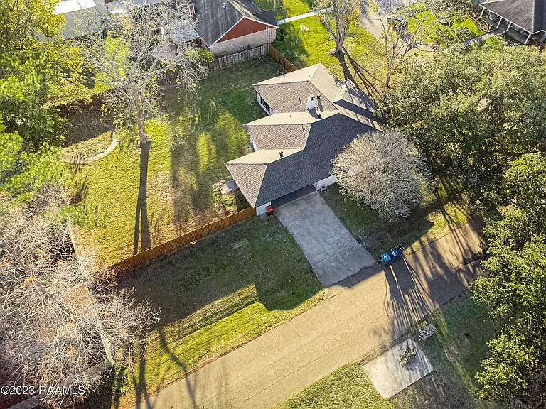 101 Van Dyke Ct — Photo 36