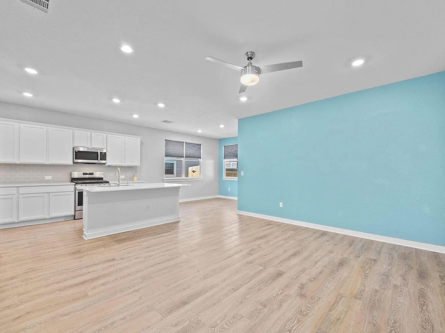 3 bed, 2.0 bath, 1446 sqft, $1,900 — Photo 4