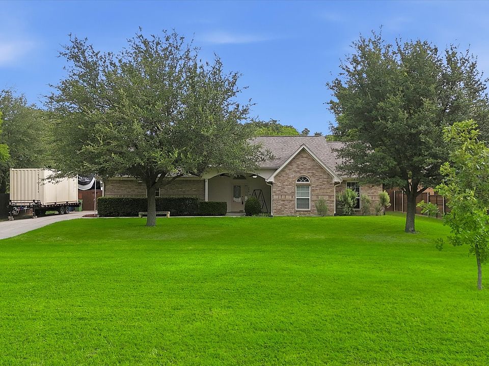 1st image of 306 Oak Dr