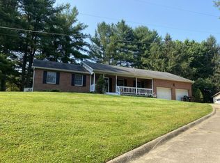 5526 Fullview Heights Dr, Athens, OH 45701