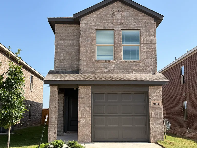 2004 Delphine Dr — Photo 1