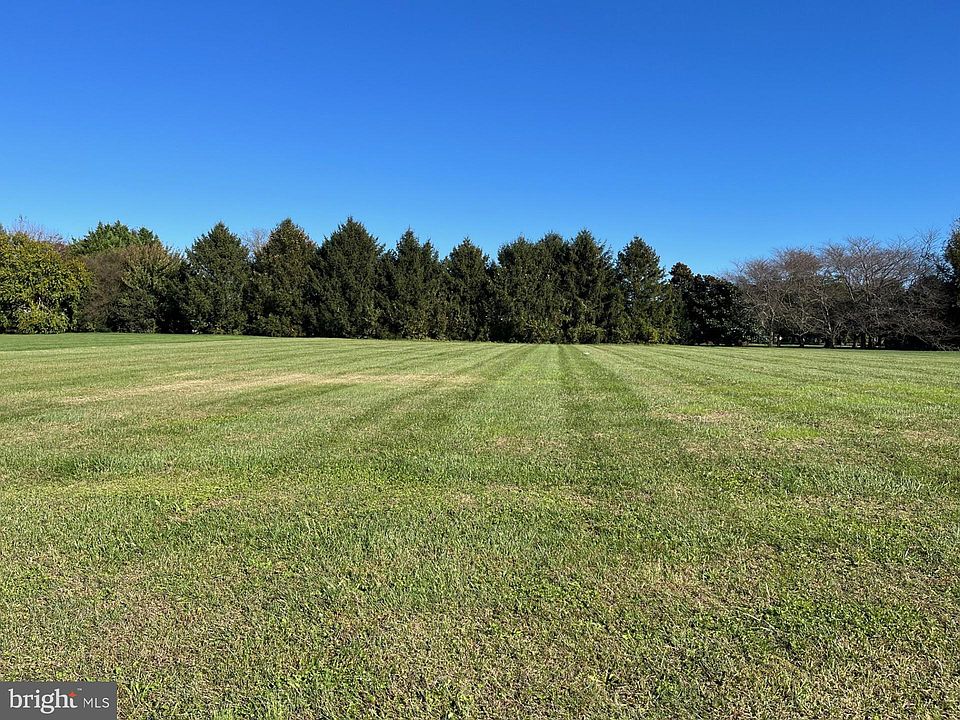 1st image of 8 Estates Dr