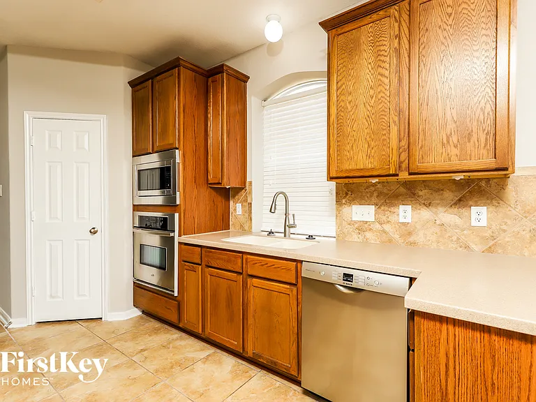 2225 Crary Mdw — Photo 7