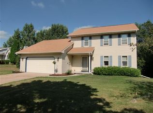 704 Cresthaven Dr, Cottage Grove, WI 53527