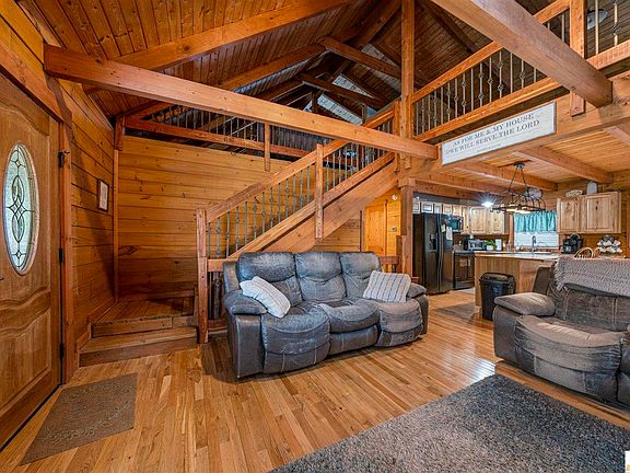 2nd image of 384 Cheyenne Pass Rd