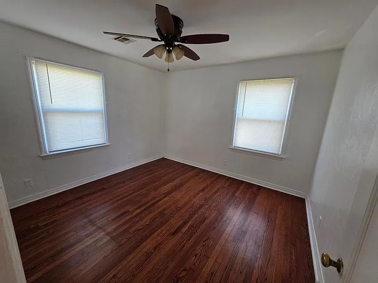 1707 Brighton Ave — Photo 5