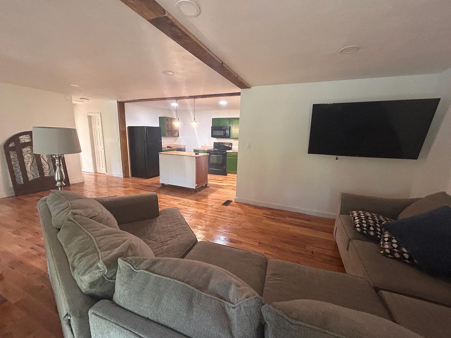 2 bed, 1008 sqft, $1,275 — Photo 2