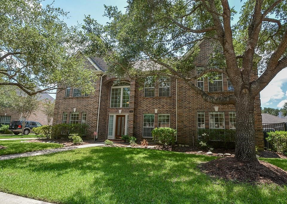 1st image of 15 Ferncastle Ln