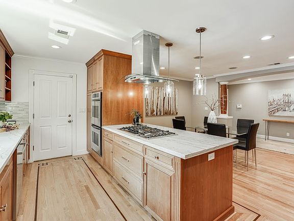 3rd image of 1060 Paintbrush Dr