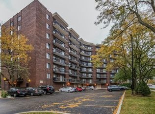 711 S Des Plaines River Rd #205, Des Plaines, IL 60016