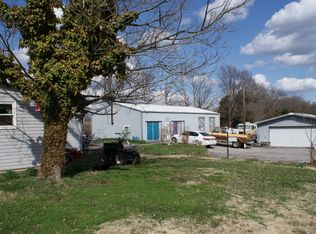 13042 Fox Farm Rd, De Soto, MO 63020