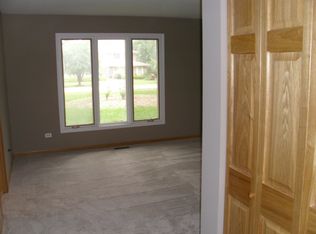 38 Lakeview Dr, Lake Barrington, IL