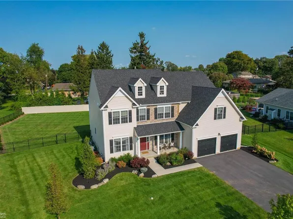 1074 Lisa Ln, Easton, PA 18045