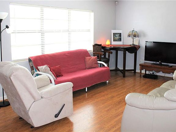 4th image of 1848 Carlton Dr