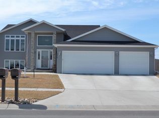 4909 43rd St S, Fargo, ND 58104