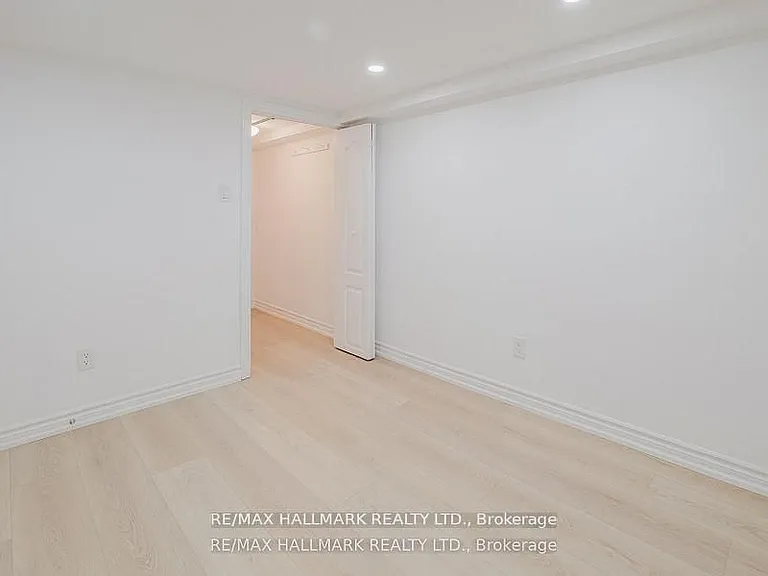 18 Glen Stewart Ave — Photo 17