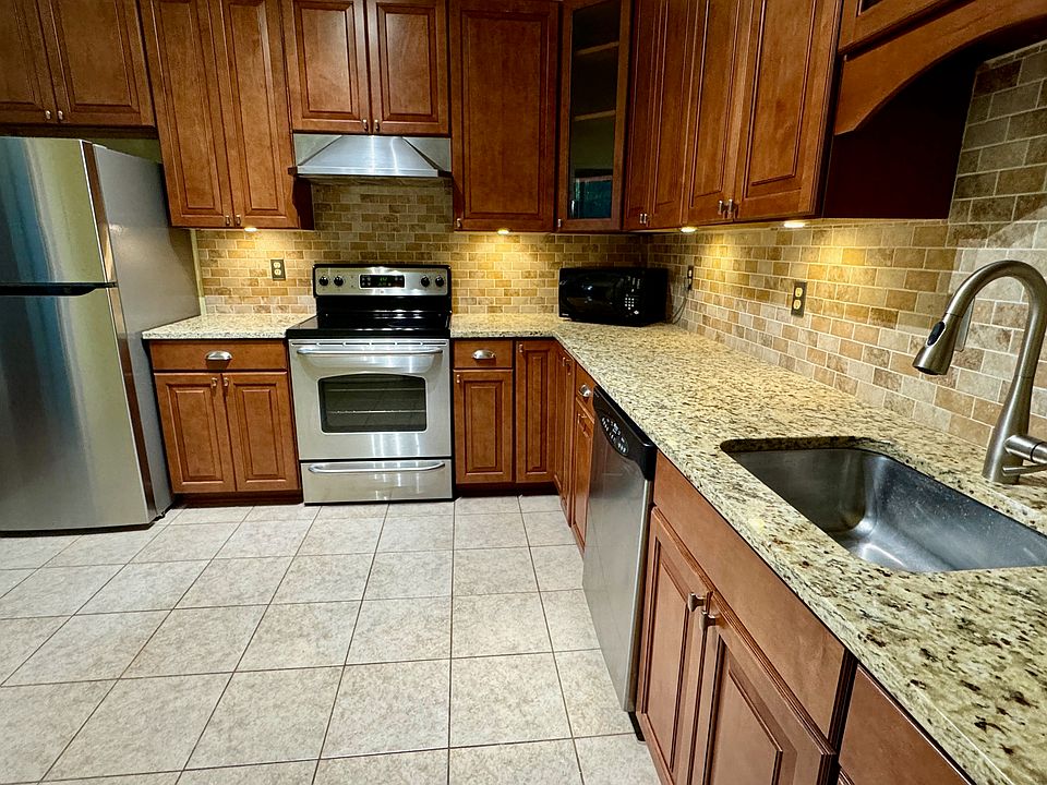 Beautiful gourmet Kitchen
