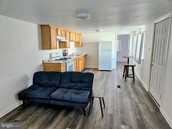 3rd image of 21 Cedarwood Ave
