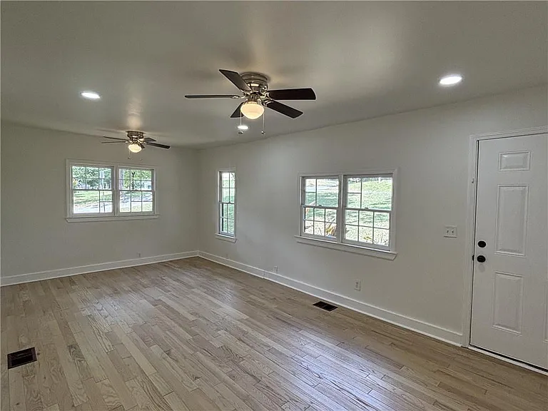 2469 Glynn Dr SE — Photo 16