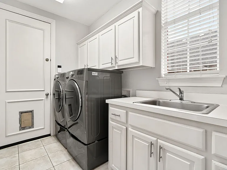 433 Martel Ln — Photo 34