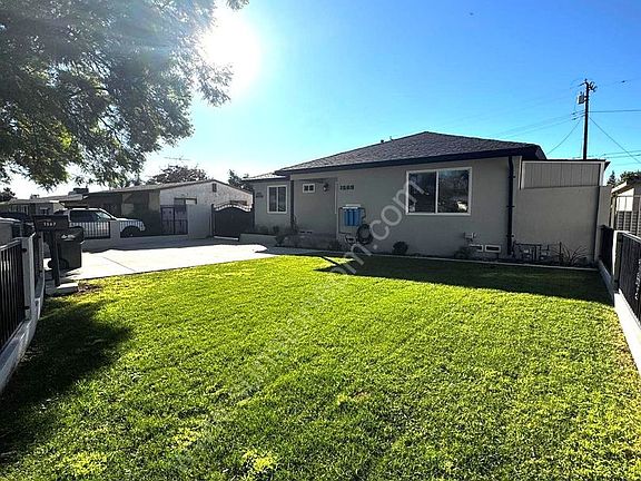 3rd image of 1569-1567 Carol Dr