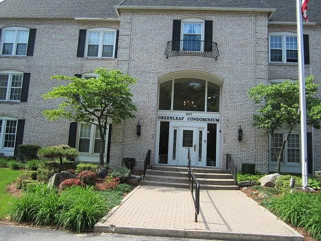 1st image of 1077-305 Greenleaf Blvd