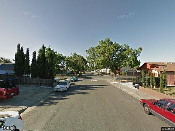 Exterior Neighborhood (street photo)