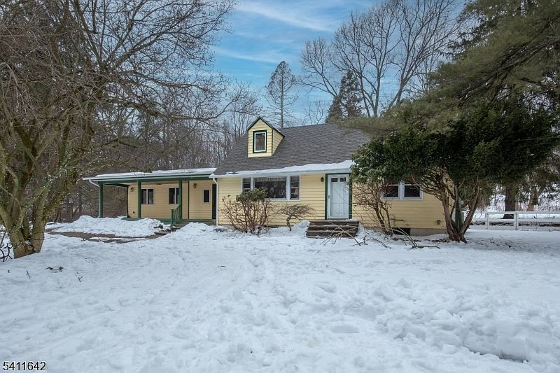 1st image of 11 Winterwood Rd