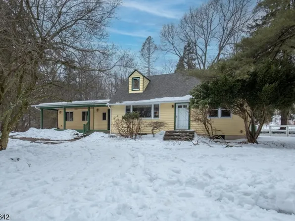 11 Winterwood Rd, Tewksbury Twp., NJ 08833