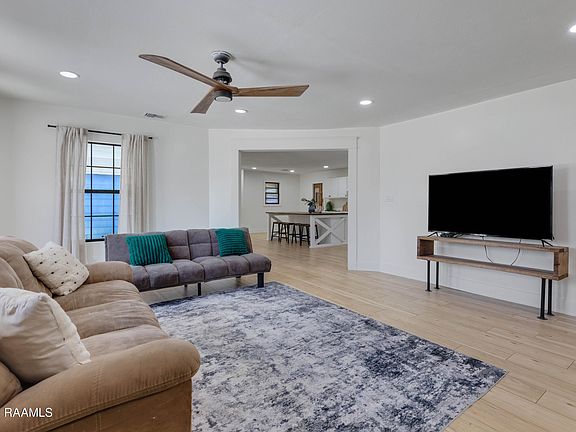 5th image of 3020 Keith St