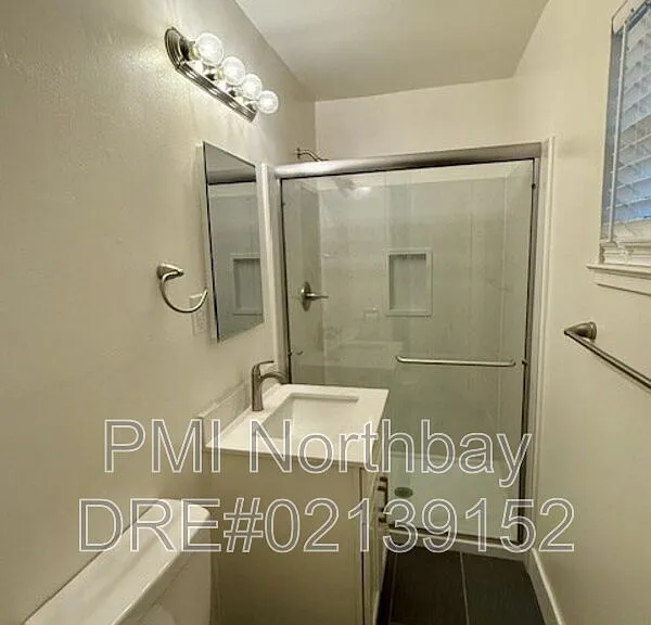 1019 Wallace St — Photo 12