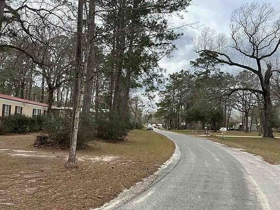Exterior Neighborhood (street photo)