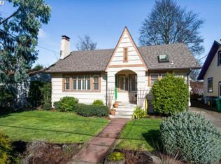5625 SE Pine St, Portland, OR 97215