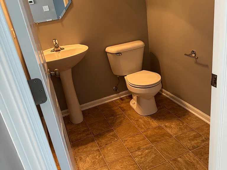 1603 Edinburgh Dr — Photo 7