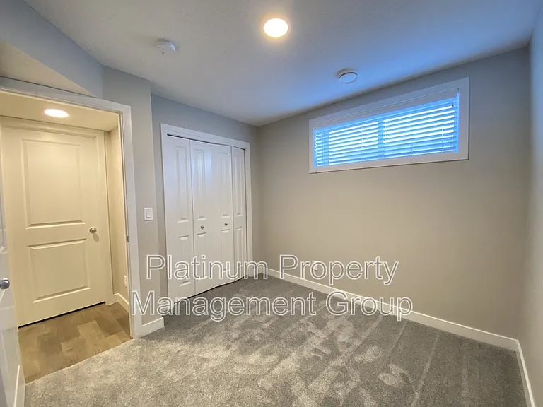 165 Walcrest Blvd SE #B — Photo 6