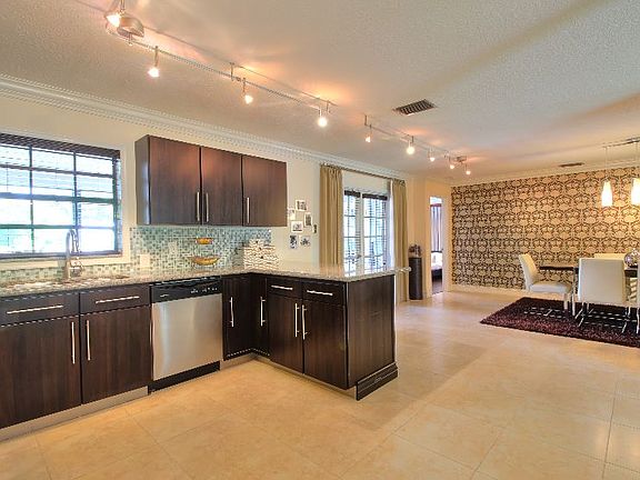 4th image of 3315 S Seacrest Blvd