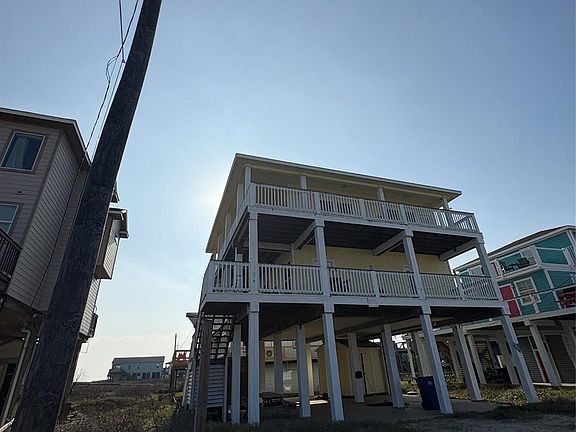 3rd image of 111 Yucca Ave